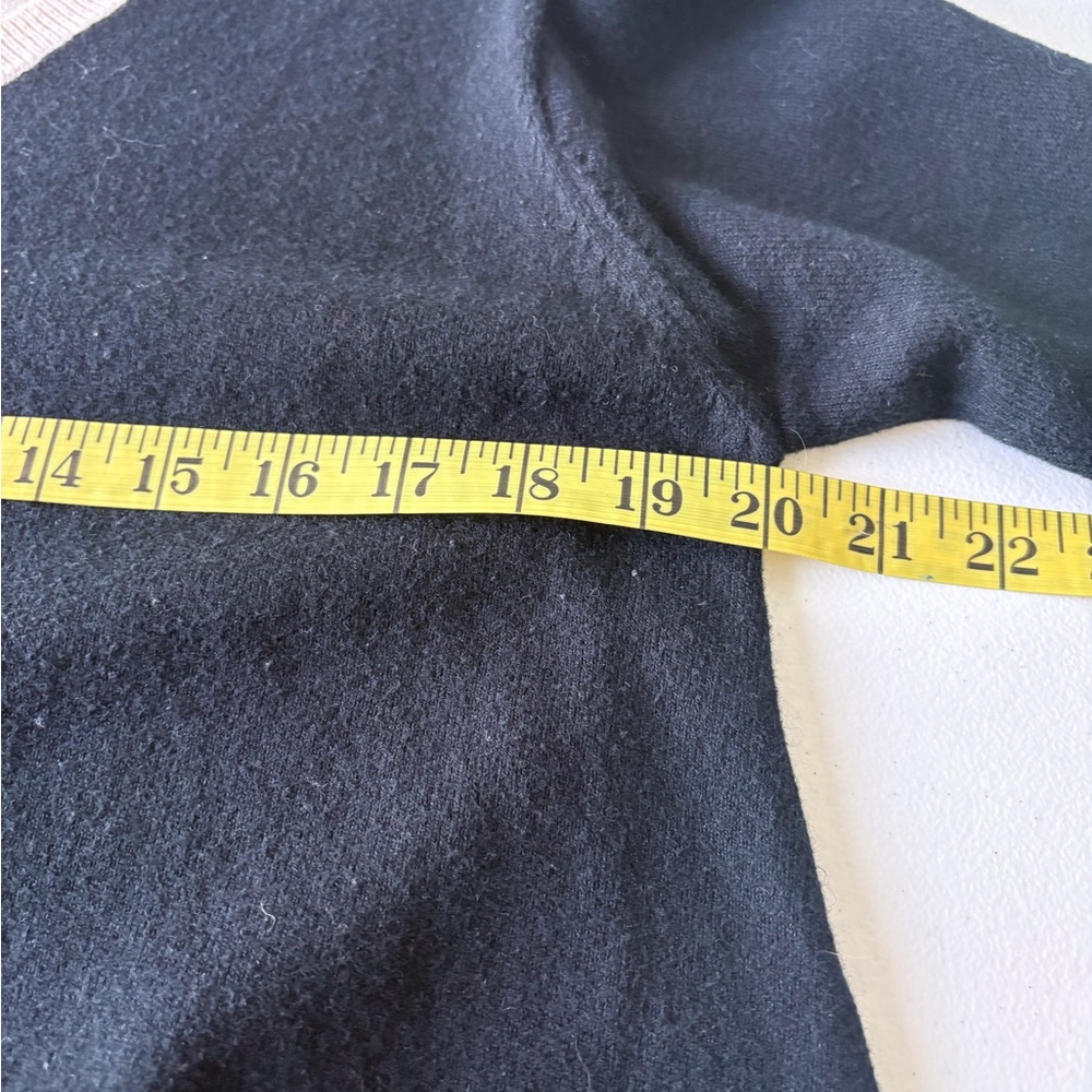 Lisa Todd Black Cream Long Sleeve V-Neck Sweater Cashmere Cotton Blend Pocket - Picture 11 of 12